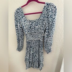 Floral summer dress! Bow in back